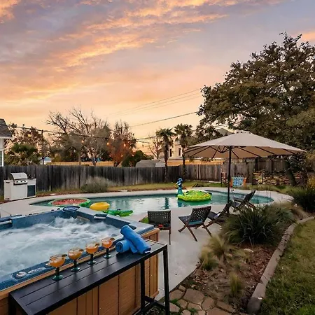 Villa 5Bd 3 Ba Atx Pool Hot Tub Theater Arcade